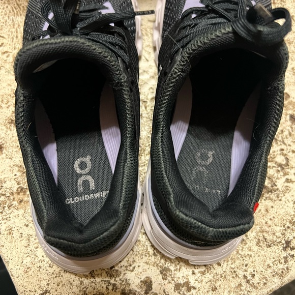 Oncloud womens sz 6.5 - Picture 5 of 9